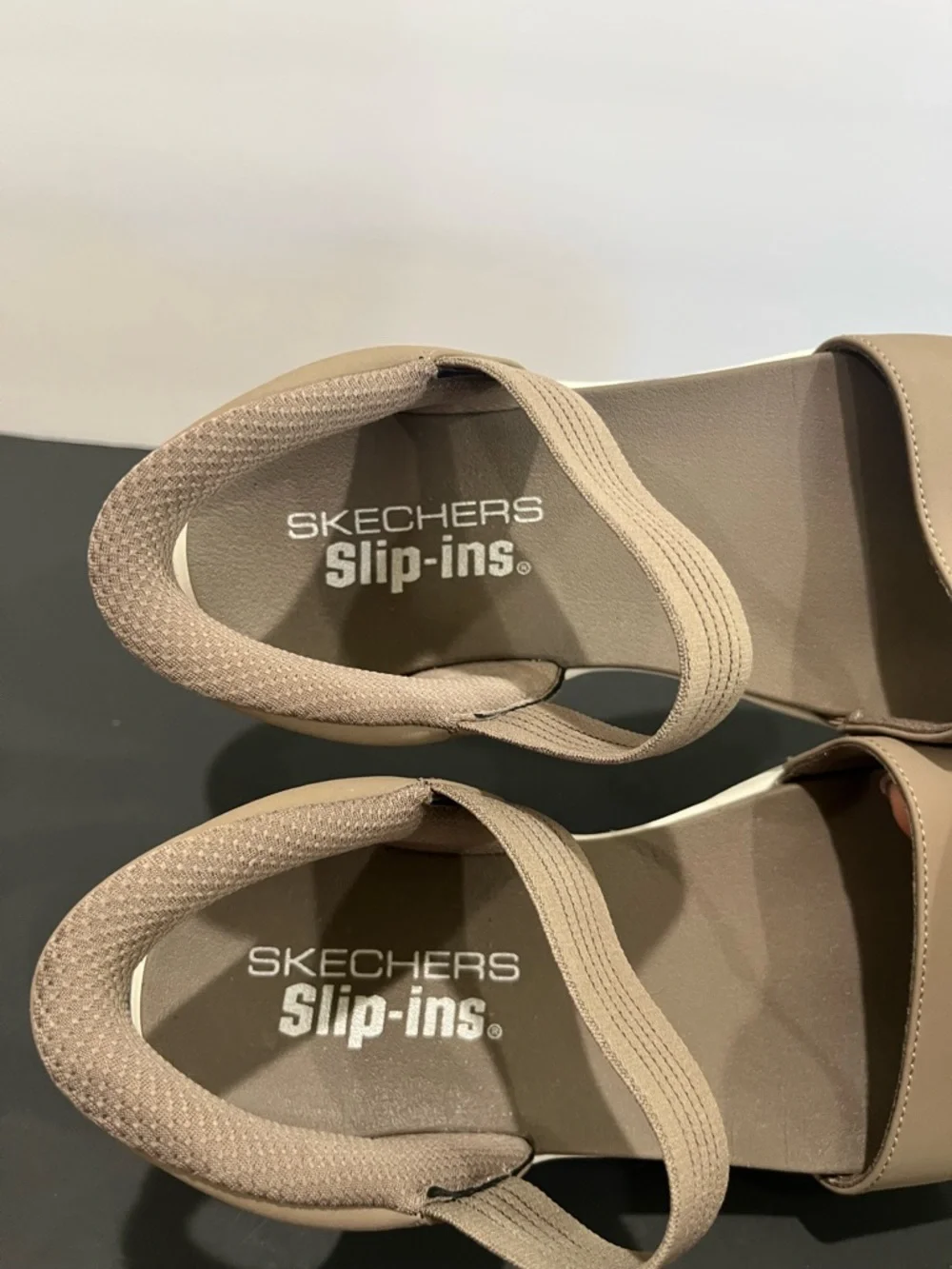 Sketchers Tan Elastic Strap Slip-In Lightweight Cushion Women's Casual Sandals - Picture 5 of 10